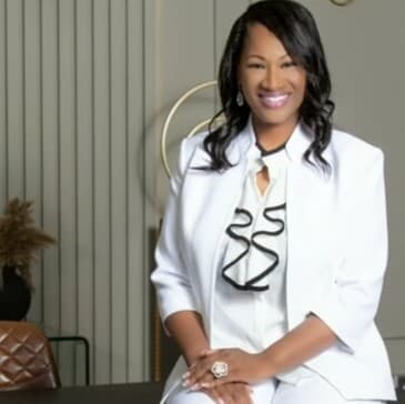 Yolanda Dillon - Sales Associate in Hiram, GA