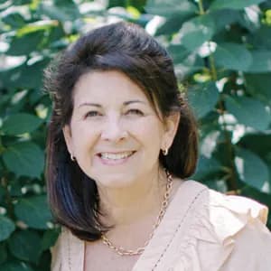 Vivian Munson - Broker in Charlotte, NC