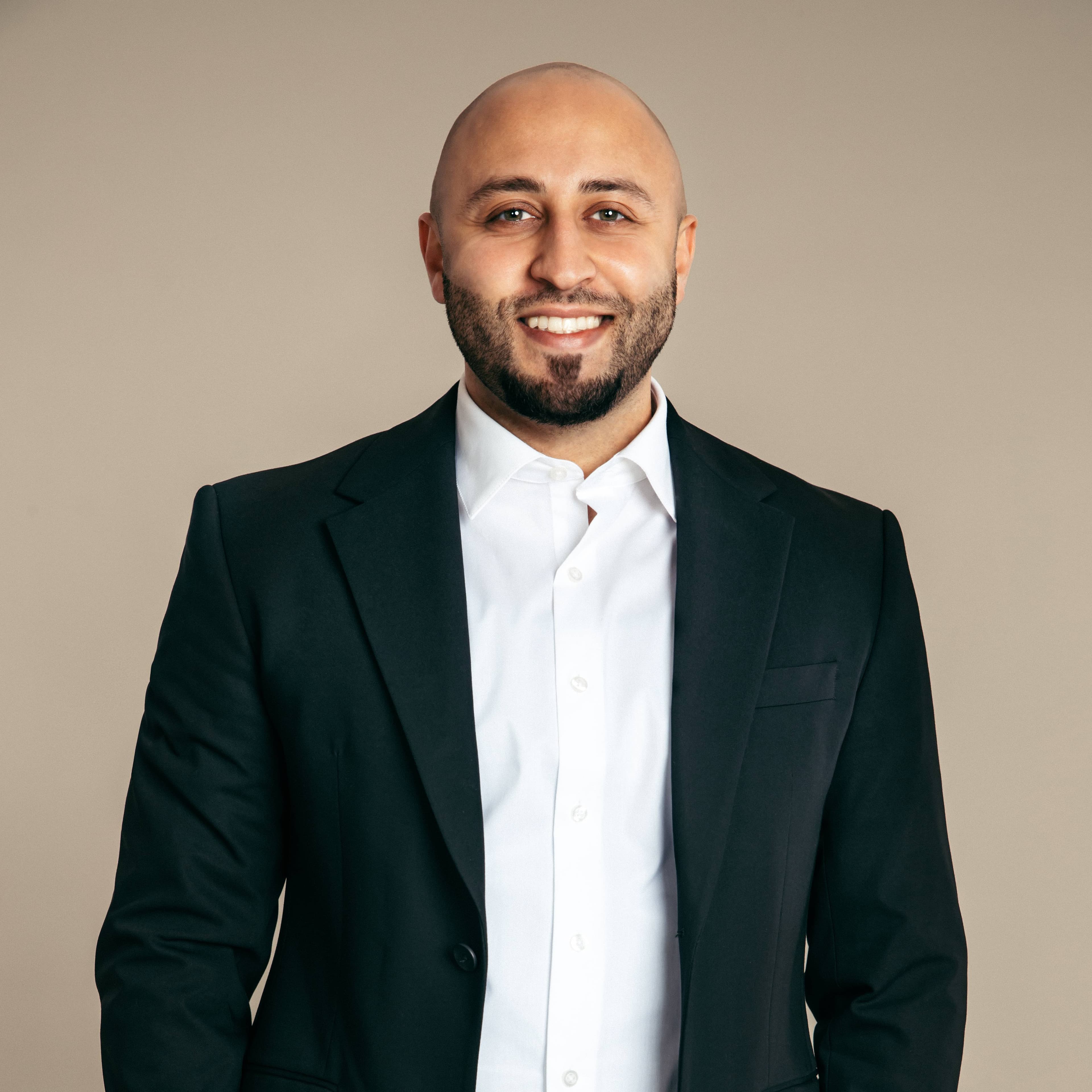 Hovik Pakhanyan - Agent in Sherman Oaks