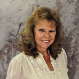 Rhonda Barber - Realtor in Birch Run, MI