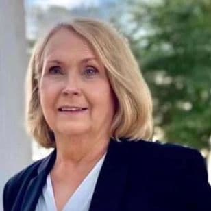 Julia B Smith - Realtor in Grenada, MS
