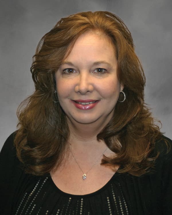 Elizabeth Houser in Sullivan, IL