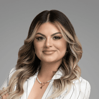 April Luna - Loan Officer NMLS# 1983000 in Bellevue, WA