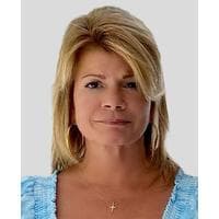 Renee Henderson at CrossCountry Mortgage - Loan Originator | NMLS #112786 in Dunn, NC