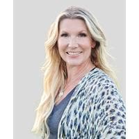 Kristi Thompson at CrossCountry Mortgage - Loan Officer | NMLS #376986 in Blaine, MN
