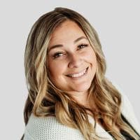 Lyndzie Thompson at CrossCountry Mortgage - Mortgage Consultant | NMLS #704159 in Seattle, WA