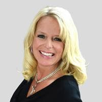 Lisa Neyens at CrossCountry Mortgage - Senior Loan Officer | NMLS #1589958 in Overland Park, KS