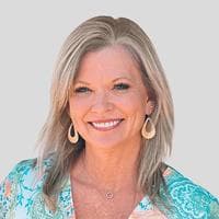 Wendy Seagle at CrossCountry Mortgage - Originating Branch Manager | NMLS #194641 in Fort Walton Beach, FL
