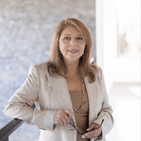 Laurie Kane - Sales Associate in Avon, CT