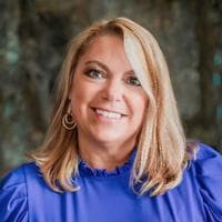 Kari Girsch - New American Funding - Branch Manager | NMLS # 406049 in Bettendorf, IA