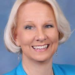 Halle Bernson - Realtor in Tavares, FL