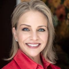 Elizabeth Bates in Laguna Beach, CA