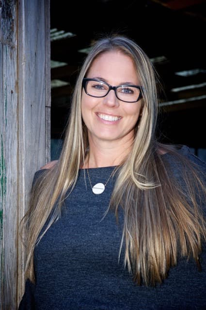 Tara Moratti - Real Estate Broker/Owner in Willits, CA