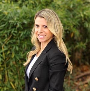 Rebecca Zinn - Licensed Real Estate Salesperson in Manhasset, NY