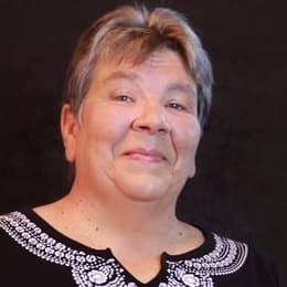 Laura Heinberg - Broker Associate in Marengo, IL