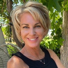 Holly Martinez - Agent in Placentia, CA