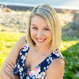 Janine Mcwilliams - Broker/Owner in Weed, CA