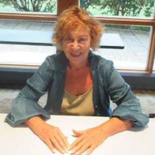 Beverly J Valluzzi - Broker Owner in Burbank, IL