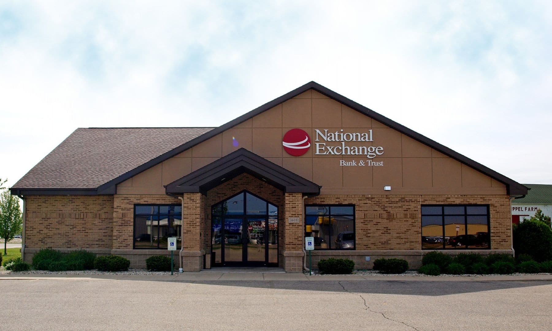 National Exchange Bank & Trust - Beaver Dam - Gallery Photo
