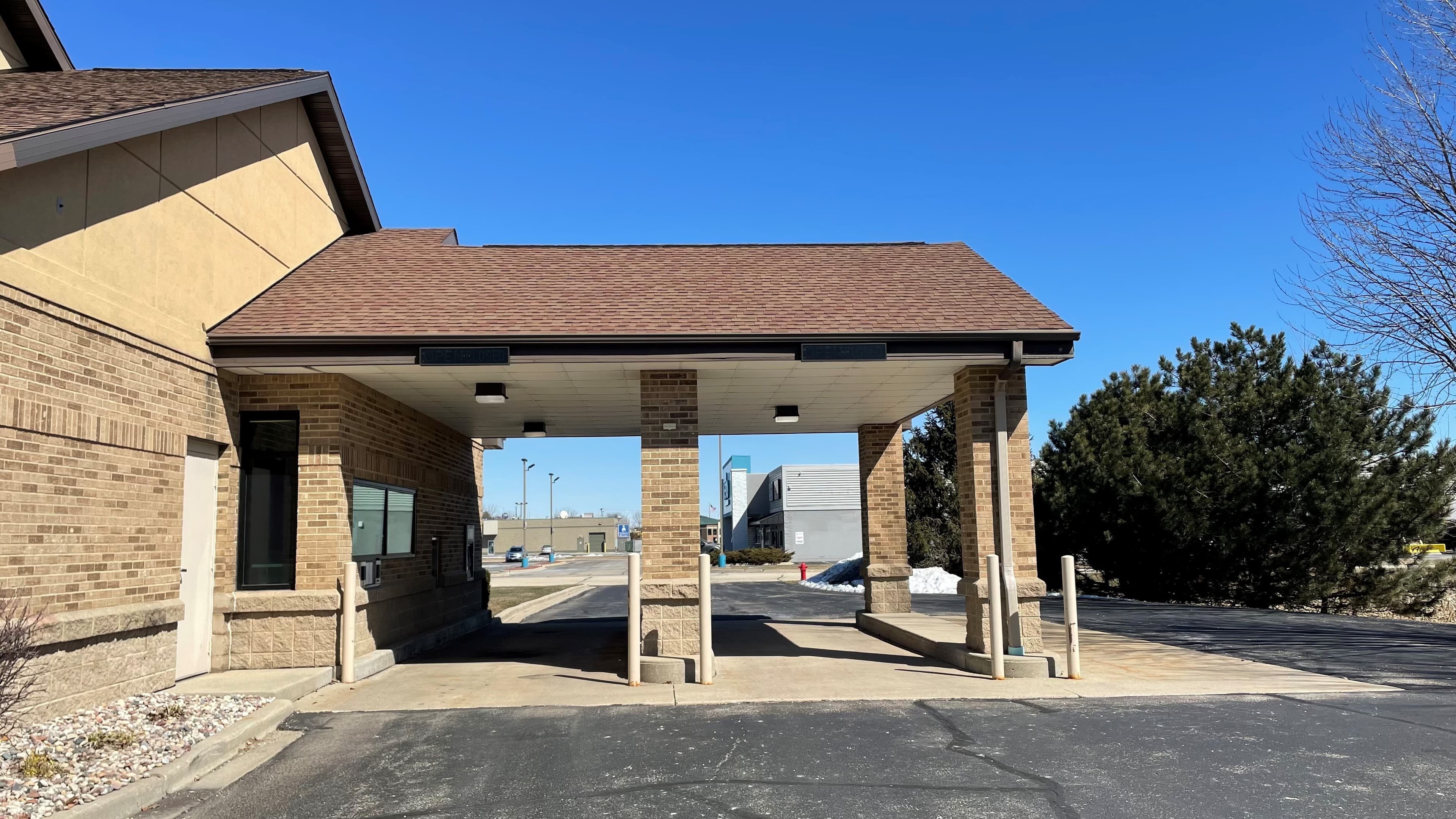National Exchange Bank & Trust - Beaver Dam - Gallery Photo